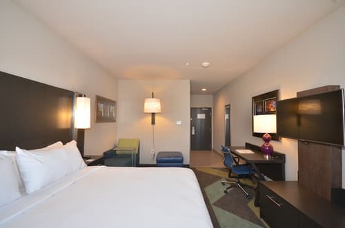 Holiday Inn Express & Suites Oklahoma City Mid - Arpt Area by IHG, Room