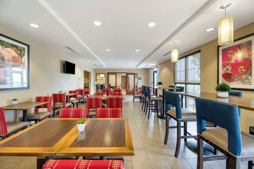 Comfort Suites Carlsbad, Breakfast area