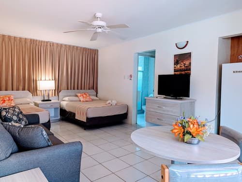 Sasaki Apartments, Room