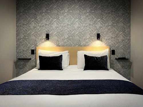 Beaches Nelson, Room