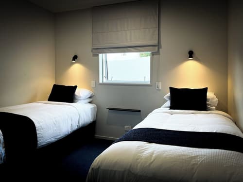 Beaches Nelson, Room