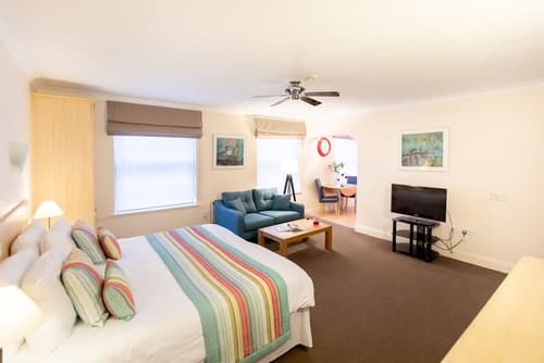 SACO Jersey Merlin House, Room