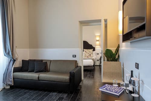 The Independent Suites, Room