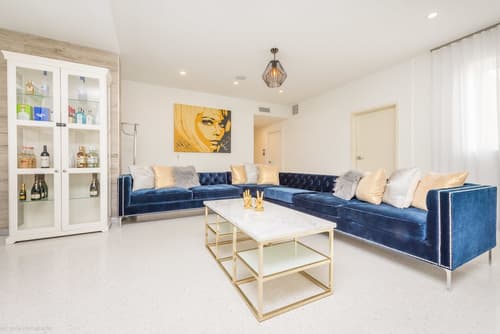 Hotel Belleza, Lobby sitting area