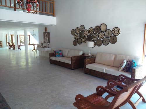 Anga Beach Hotel, Lobby sitting area