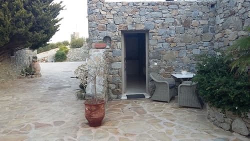 Navy Blue Suites, Room