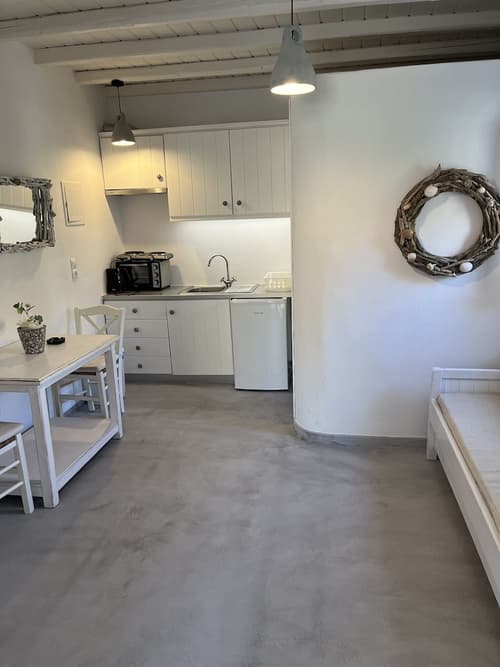 Navy Blue Suites, Private kitchen