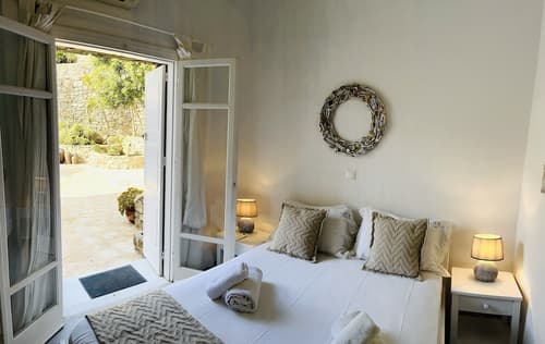 Navy Blue Suites, Room