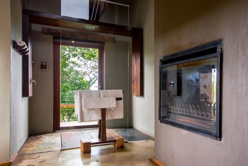 Rhino Ridge Safari Lodge