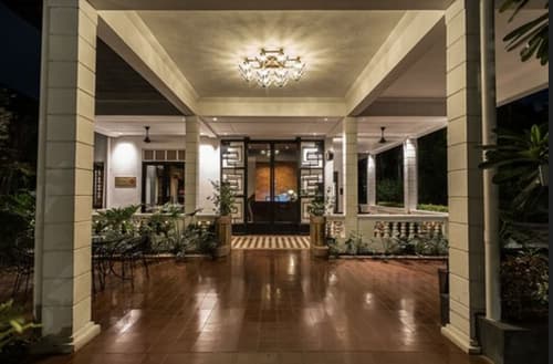 The Henry Hotel Manila, Interior entrance