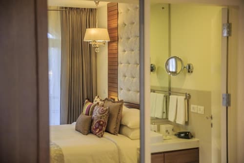 Acron Waterfront Resort