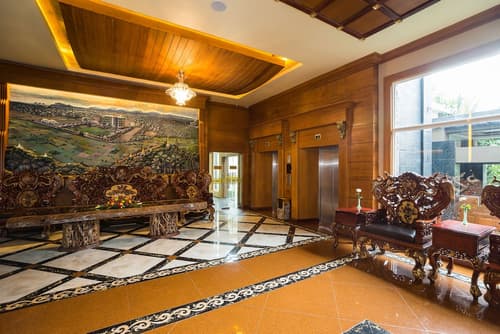 Hotel Shwe Pyi Thar, Lobby sitting area