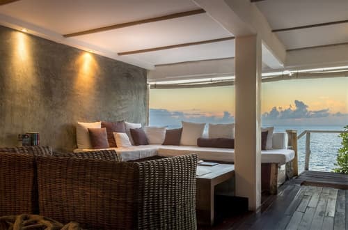 Bliss Hotel, Reception