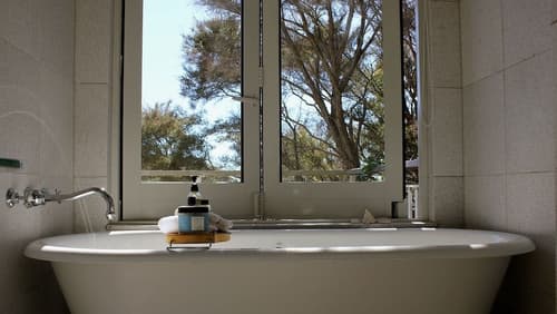 970 Lonely Bay Lodge, Bathroom