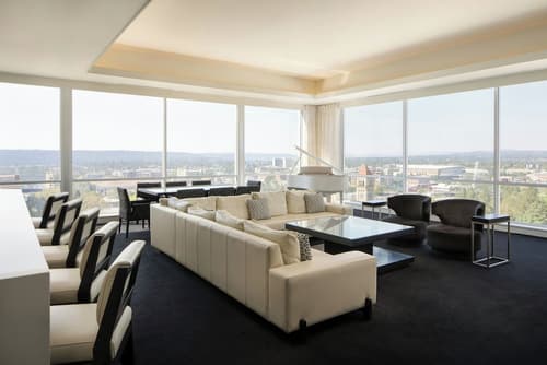 The Davenport Grand, Autograph Collection, Room