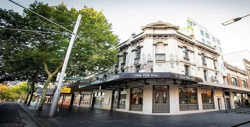 Valentine On George, Interior entrance