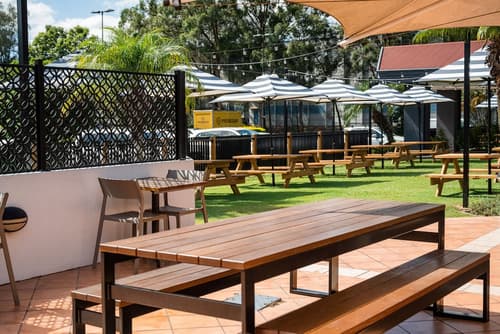 Salisbury Hotel, Outdoor dining