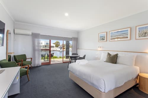 Mariners Cove at Paynesville Motel & Apartments