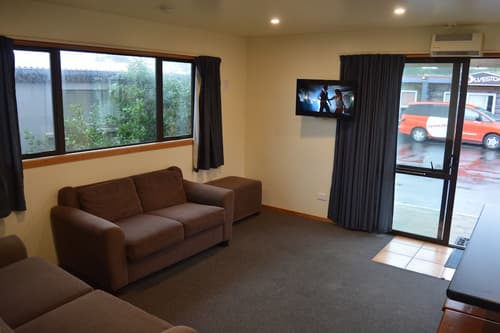 Dunedin Holiday Park & Motels, Lobby sitting area