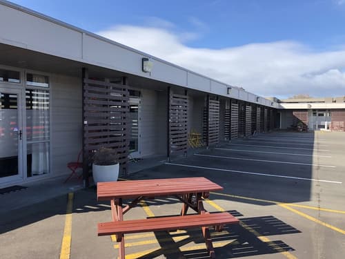 Aspree Motor Inn, Parking