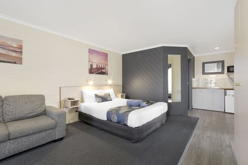 Cunningham Shore Motel