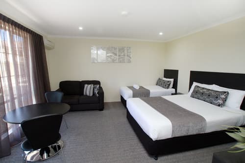 Twofold Bay Motor Inn, Room