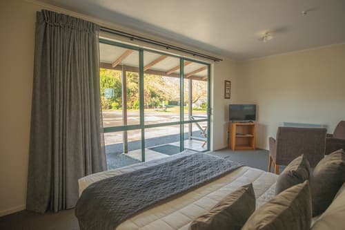 Rainforest Motel, Room