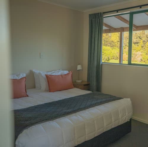 Rainforest Motel, Room