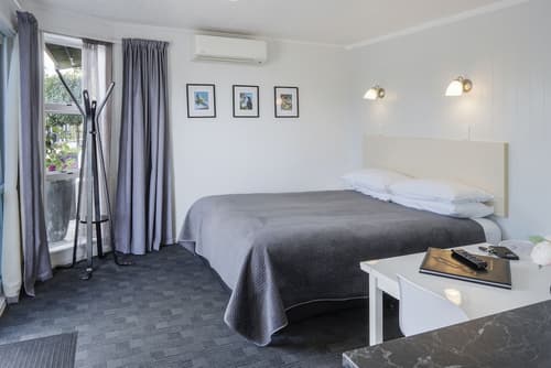 Dunrovin Motel, Room