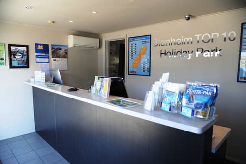 Blenheim Bridges Holiday Park, Reception