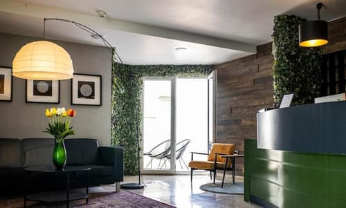 Hotel Plaža, Reception