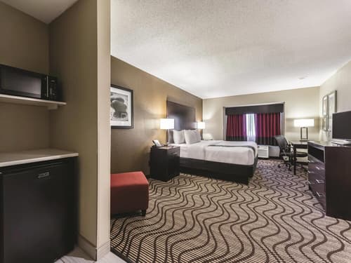La Quinta Inn & Suites by Wyndham Collinsville - St. Louis, Room