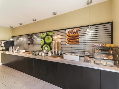 La Quinta Inn & Suites by Wyndham Collinsville - St. Louis, Property amenity