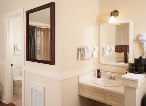 Mammoth Hot Springs & Cabins - Inside the Park