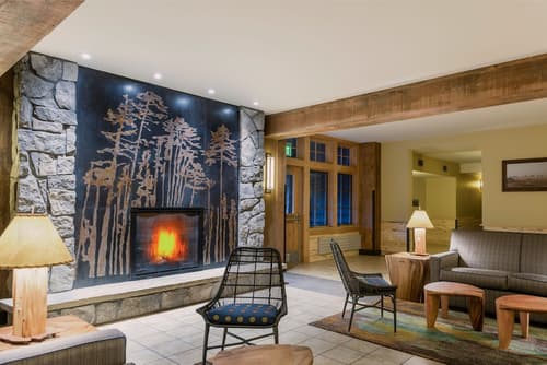 Canyon Lodge & Cabins - Inside the Park, Lobby sitting area