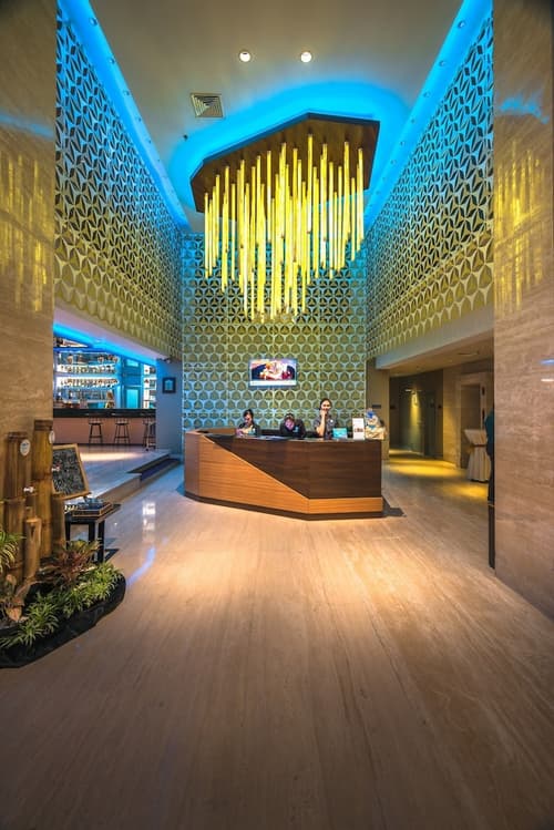 Crown Prince Hotel Surabaya, Reception