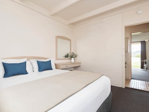 The Black Dolphin Holiday Park, Room