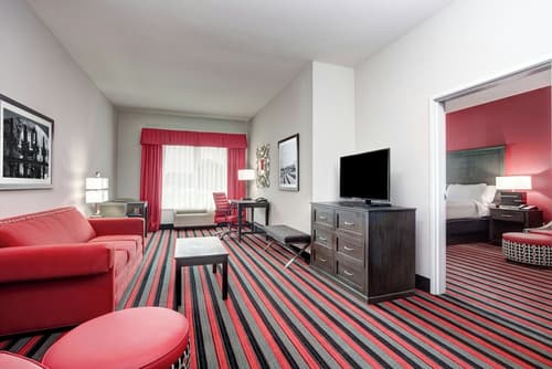 Holiday Inn & Suites Lafayette North by IHG