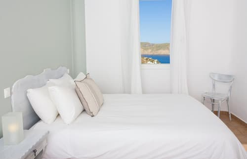 Yakinthos Residence, 