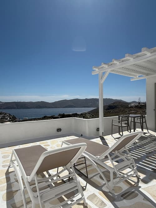 Yakinthos Residence, 