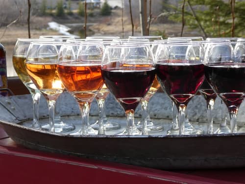 Pike's Waterfront Lodge, Food and drink