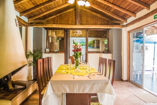 Hosteria Airport Garden