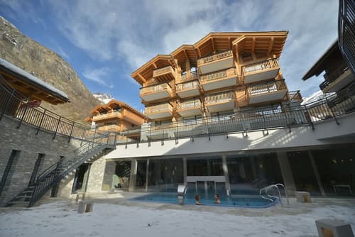 Alpenhotel Fleurs de Zermatt, Front of property