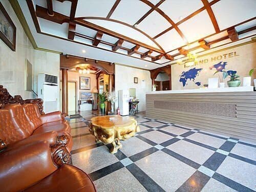 Island Motel, Reception