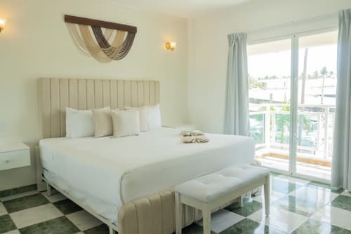 Hotel Checkin El Cortecito