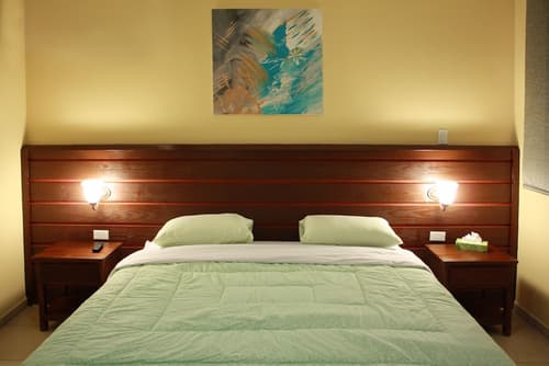 Del Rey Apartments, Room