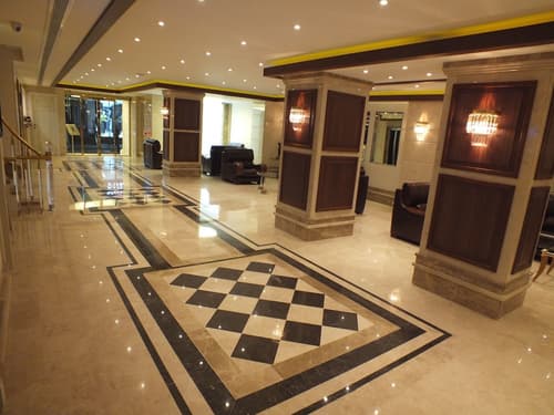 Grand Asiyan Hotel, Interior entrance