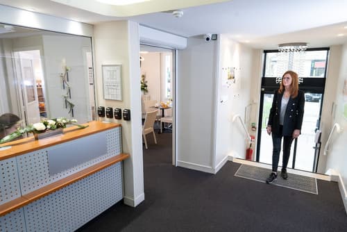 Hotel du Chateau, Reception