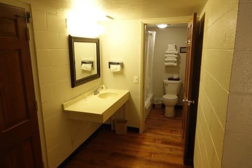 The Castle Inn, Bathroom