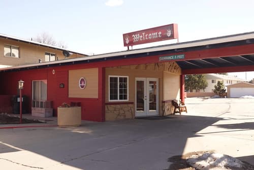 The Castle Inn, Front of property
